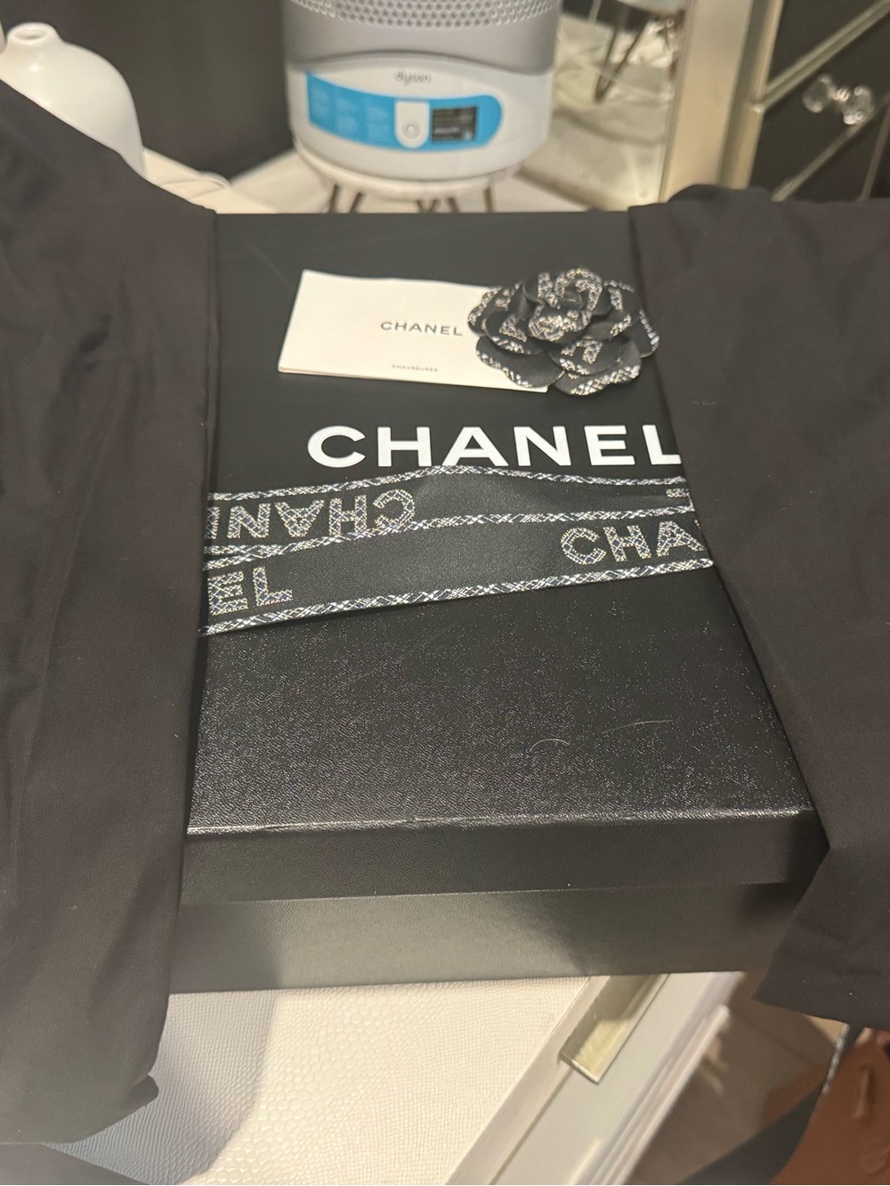 Designer Chanel Black Quilted Knee-High Boots with Gold Chain Detail - Picture 9 of 10